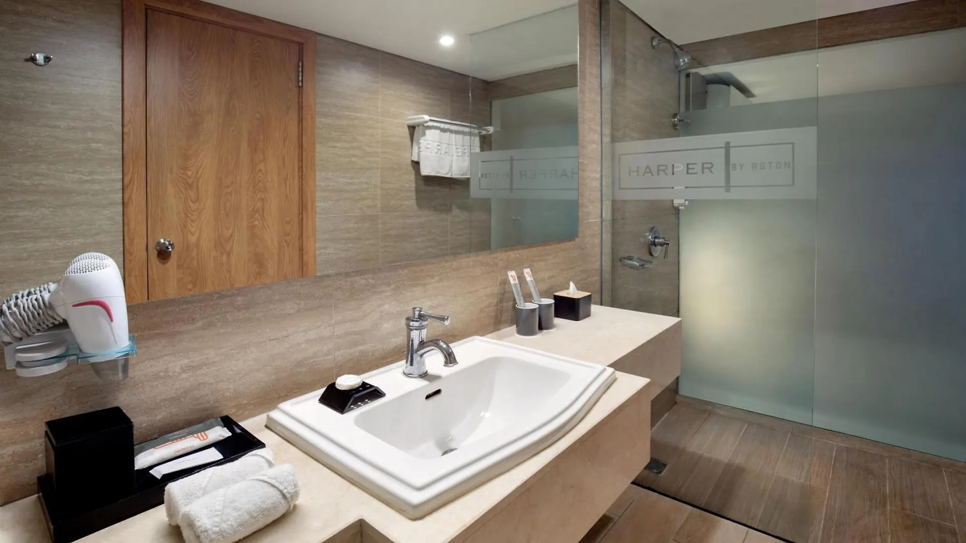 Harper Kuta Hotel By Aston Legian